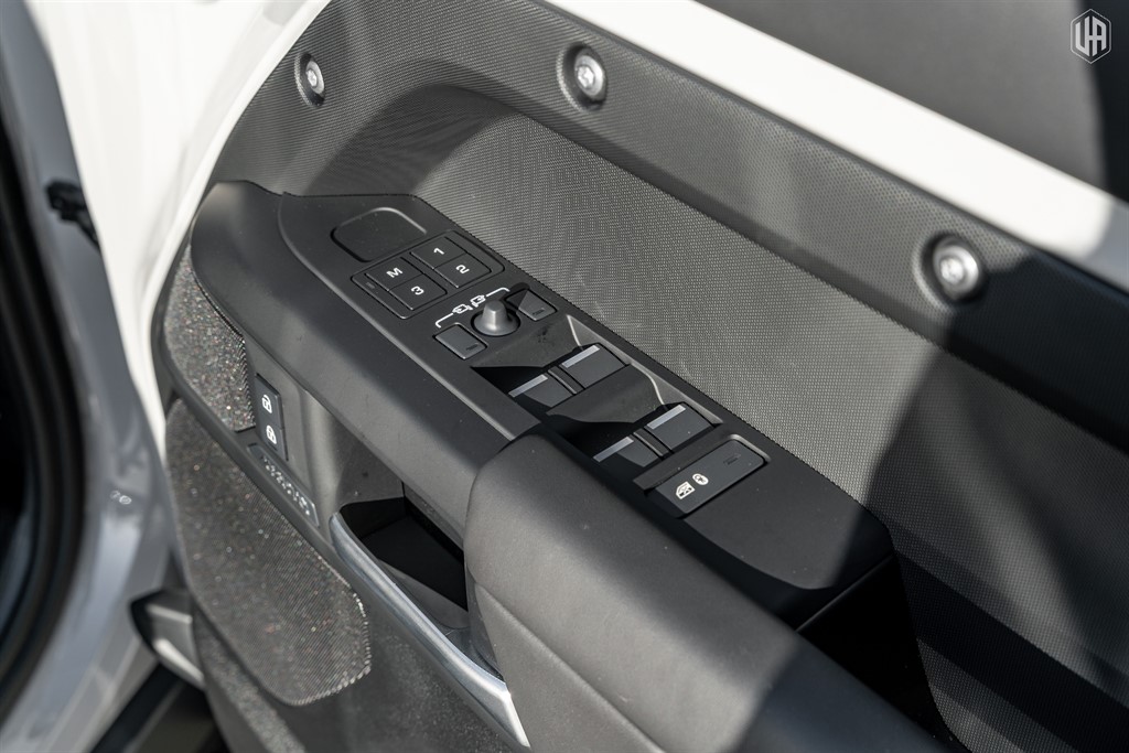 Used Land Rover Defender 110 2026 for sale - 77950998: Photo 32