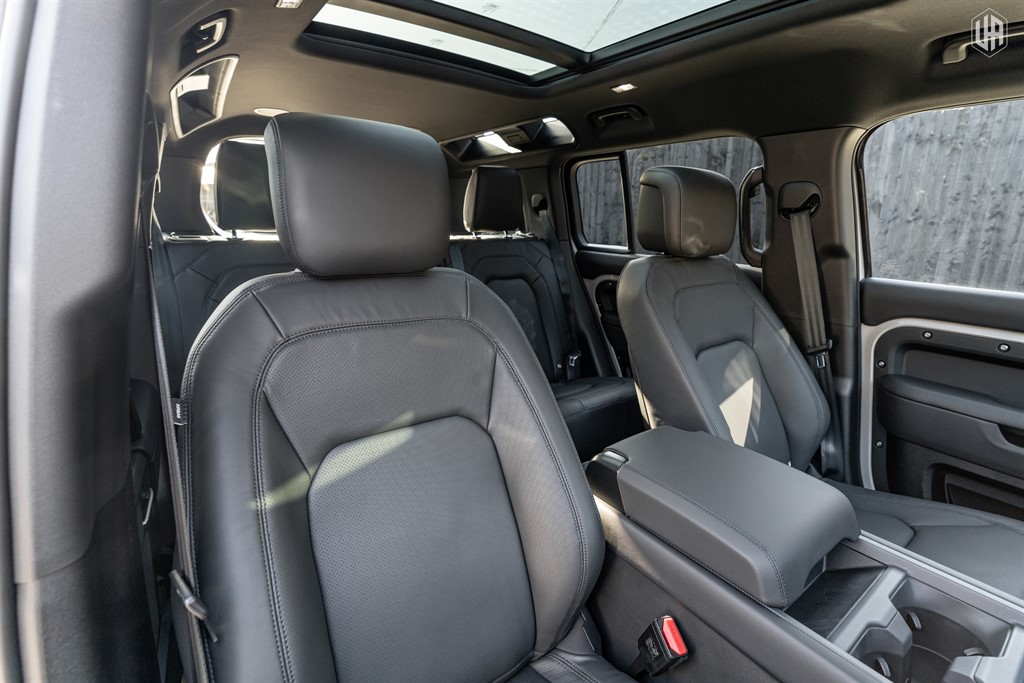 Used Land Rover Defender 110 2026 for sale - 77950998: Photo 37