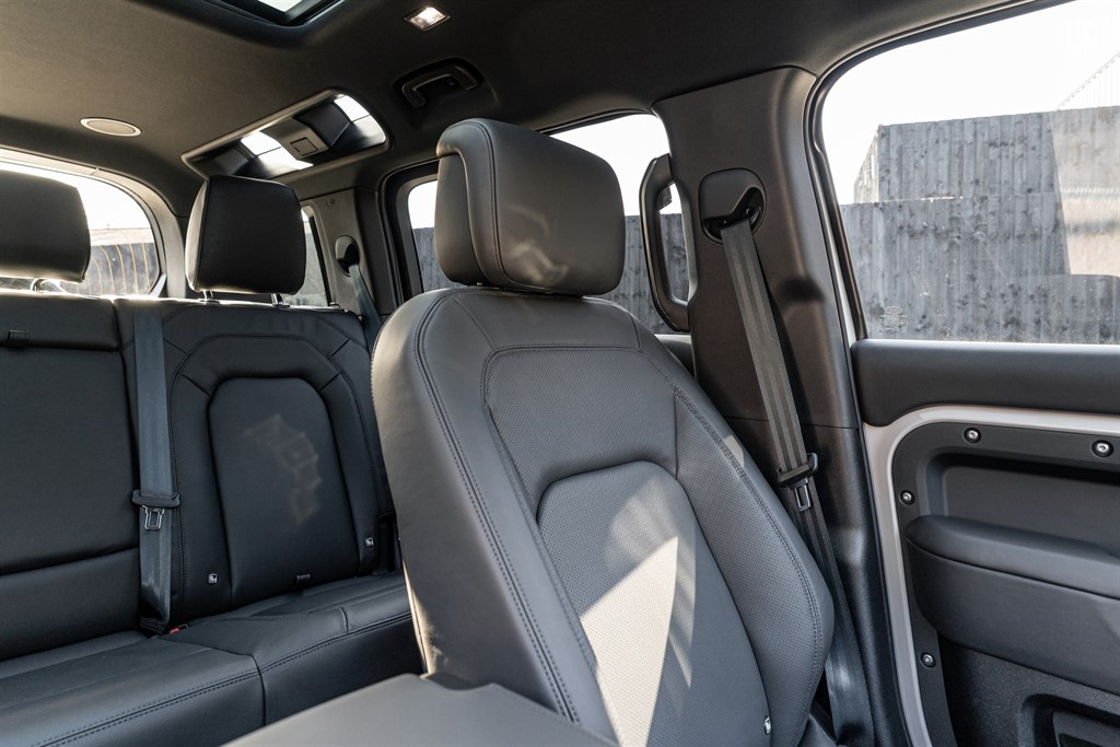 Used Land Rover Defender 110 2026 for sale - 77950998: Photo 38