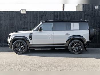 Used Land Rover Defender 110 2026 for sale - 77950998: Photo