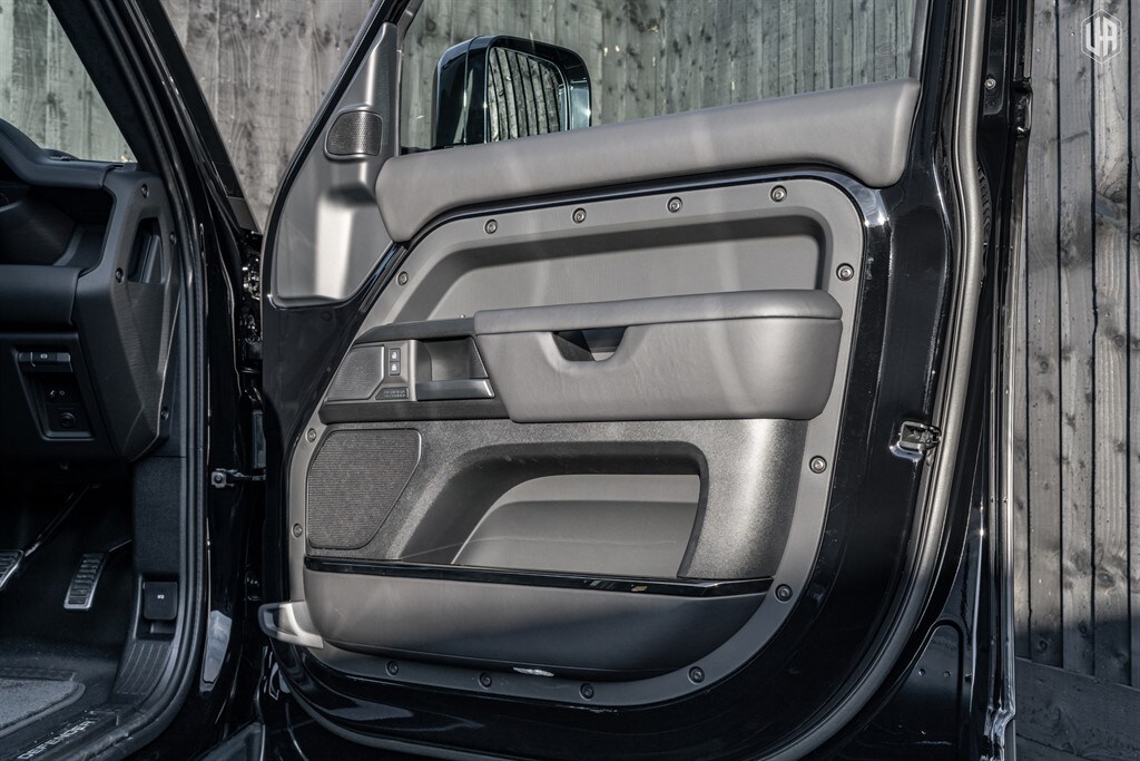 Used Land Rover Defender 110 2025 for sale - 77910093: Photo 30