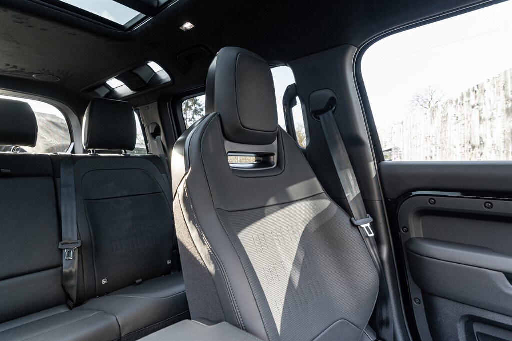 Used Land Rover Defender 110 2025 for sale - 77910093: Photo 37