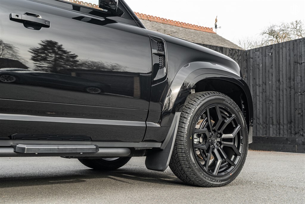 Used Land Rover Defender 110 2025 for sale - 77910094: Photo 17