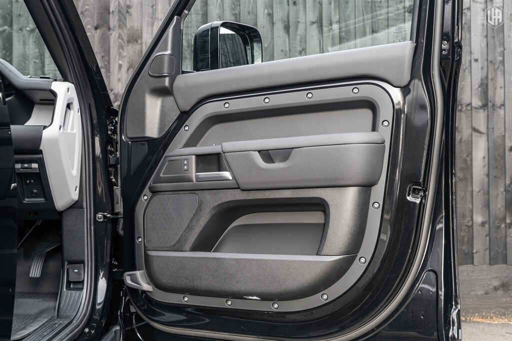 Used Land Rover Defender 110 2025 for sale - 77910094: Photo 32