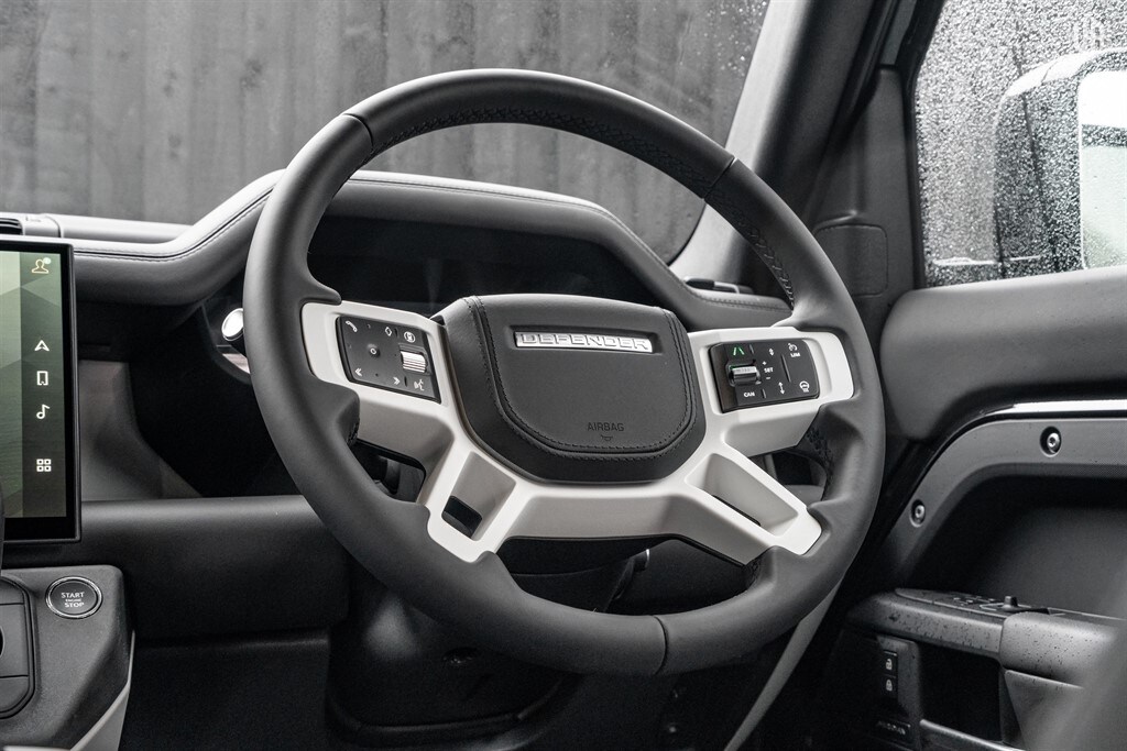 Used Land Rover Defender 110 2026 for sale - 77910088: Photo 42