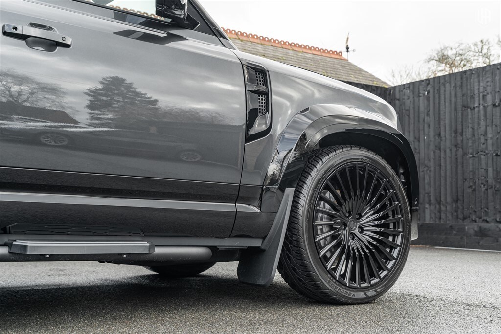 Used Land Rover Defender 110 2026 for sale - 77910115: Photo 17