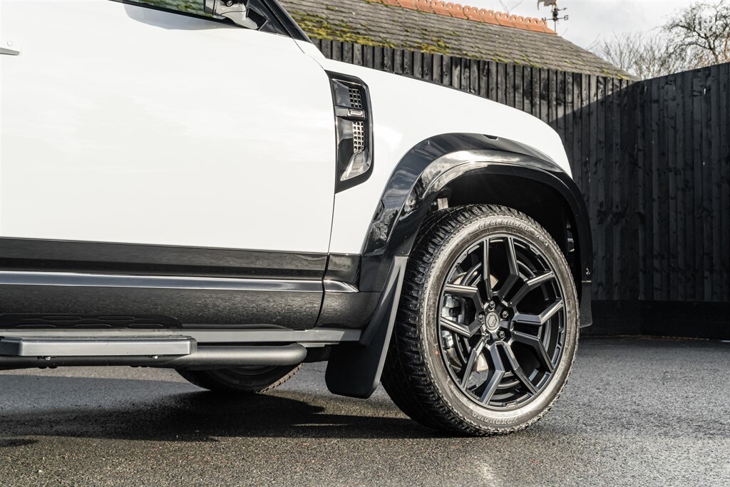 Used Land Rover Defender 90 2025 for sale - 77910089: Photo 17