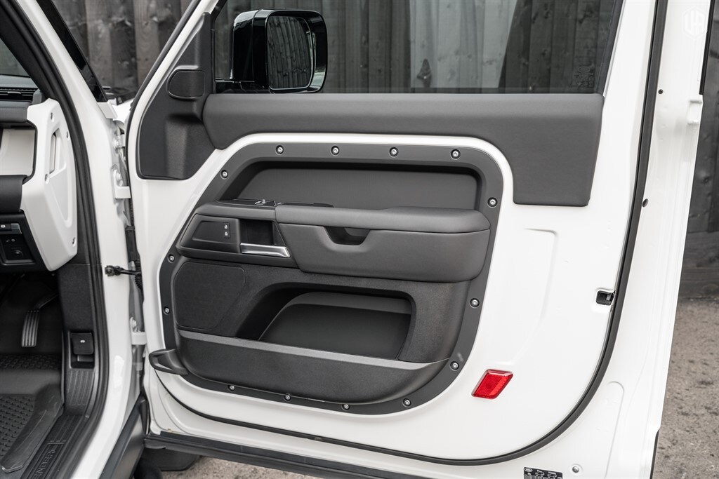 Used Land Rover Defender 90 2025 for sale - 77910089: Photo 32