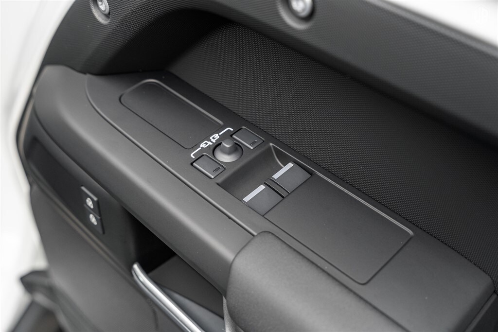 Used Land Rover Defender 90 2025 for sale - 77910089: Photo 33