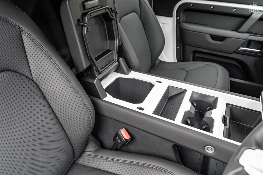 Used Land Rover Defender 90 2025 for sale - 77910089: Photo 41