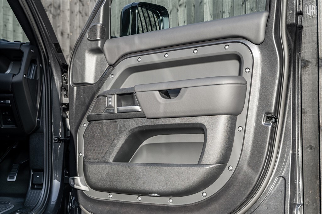 Used Land Rover Defender 110 2025 for sale - 77910100: Photo 32