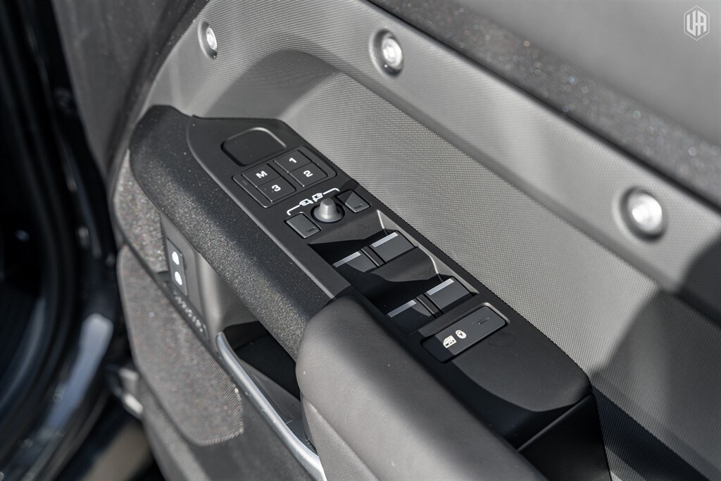 Used Land Rover Defender 110 2025 for sale - 77910100: Photo 33