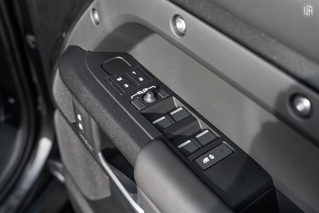 Used Land Rover Defender 110 2025 for sale - 77910117: Photo 33