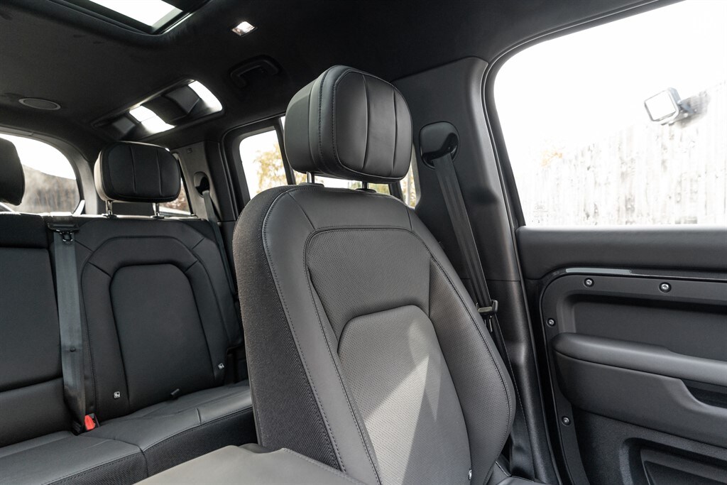 Used Land Rover Defender 110 2025 for sale - 77910117: Photo 40