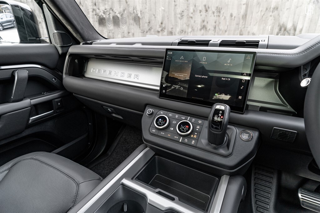 Used Land Rover Defender 110 2025 for sale - 77910117: Photo 50