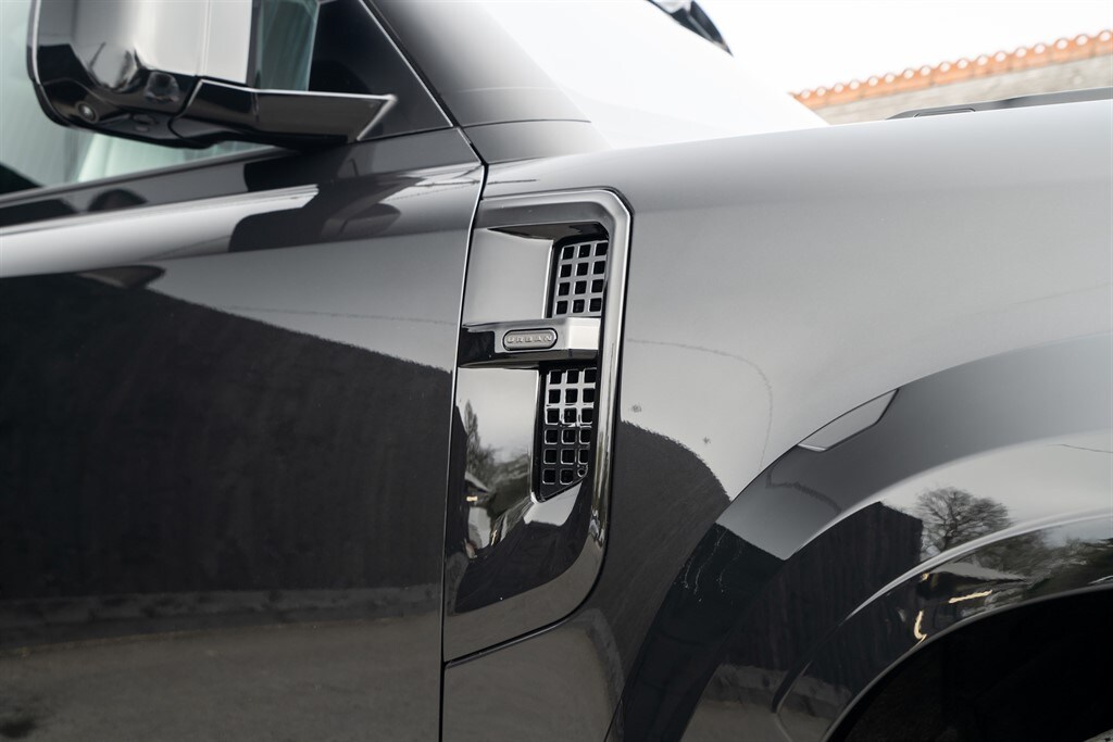 Used Land Rover Defender 90 2026 for sale - 77910109: Photo 17