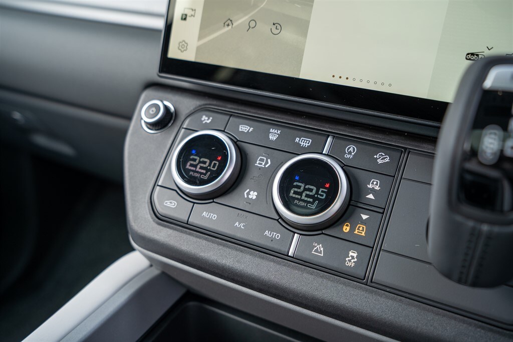 Used Land Rover Defender 90 2026 for sale - 77910109: Photo 27