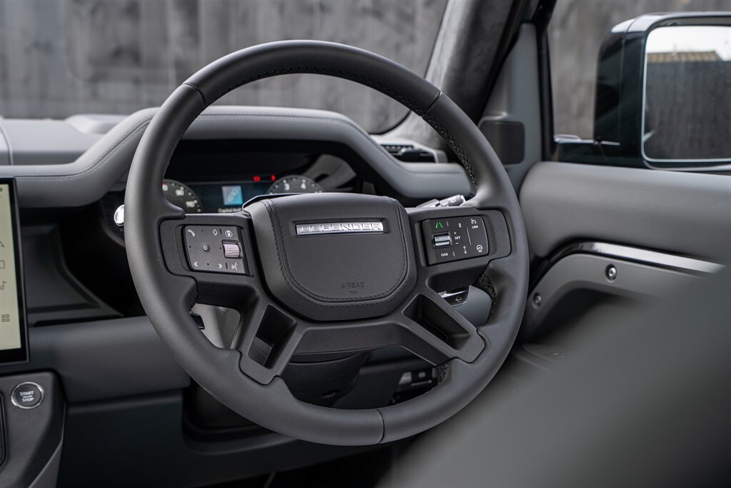 Used Land Rover Defender 90 2026 for sale - 77910109: Photo 36