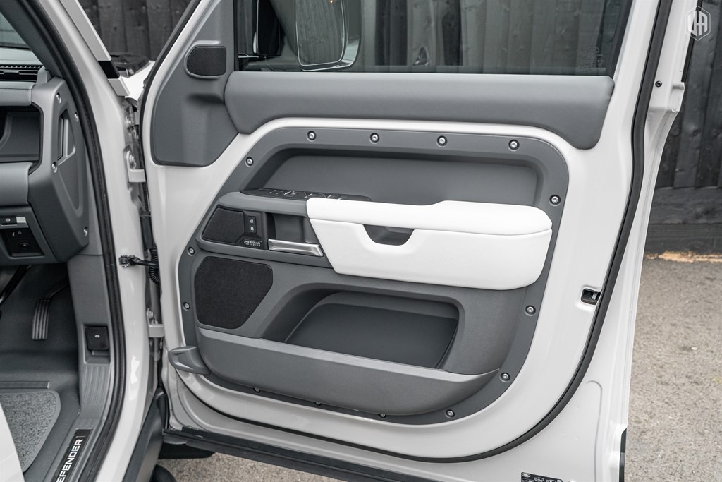 Used Land Rover Defender 110 2026 for sale - 78014906: Photo 30