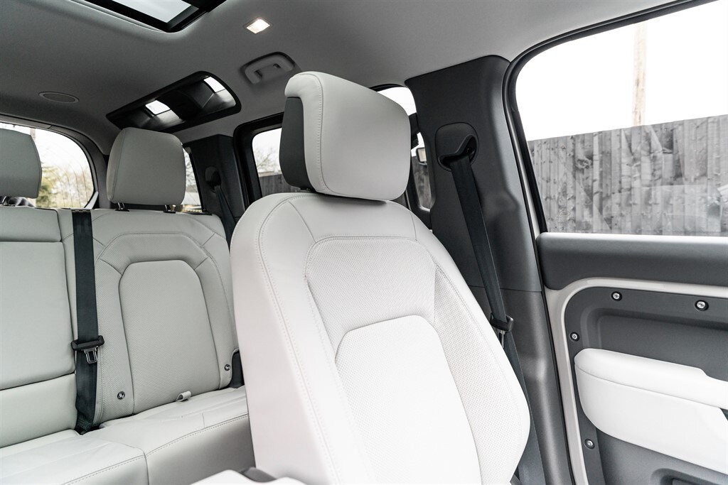 Used Land Rover Defender 110 2026 for sale - 78014906: Photo 36