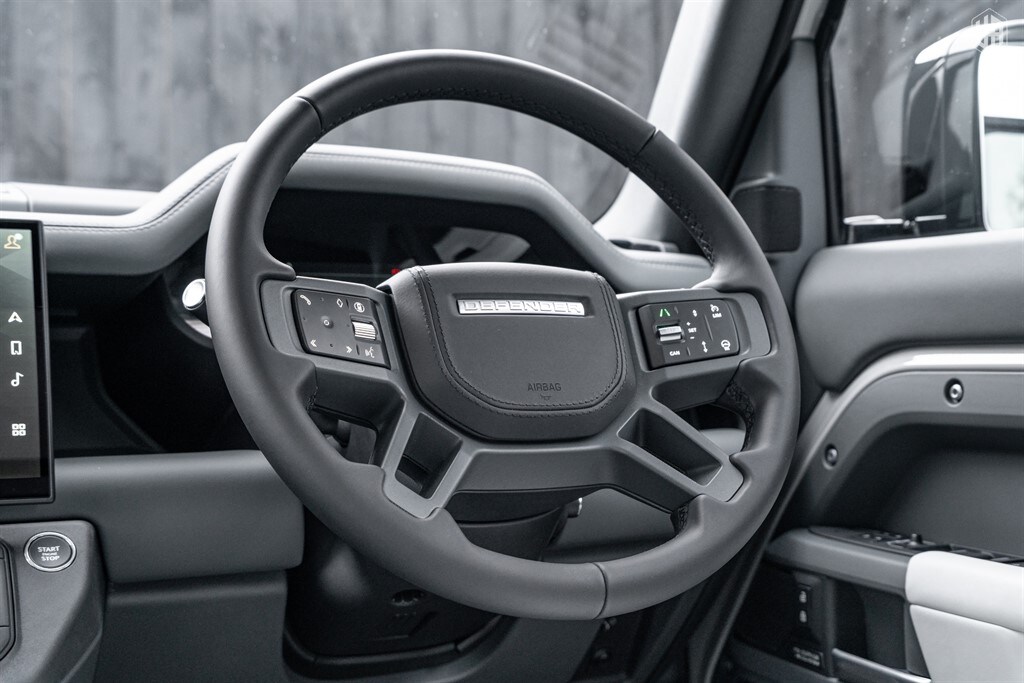 Used Land Rover Defender 110 2026 for sale - 78014906: Photo 41