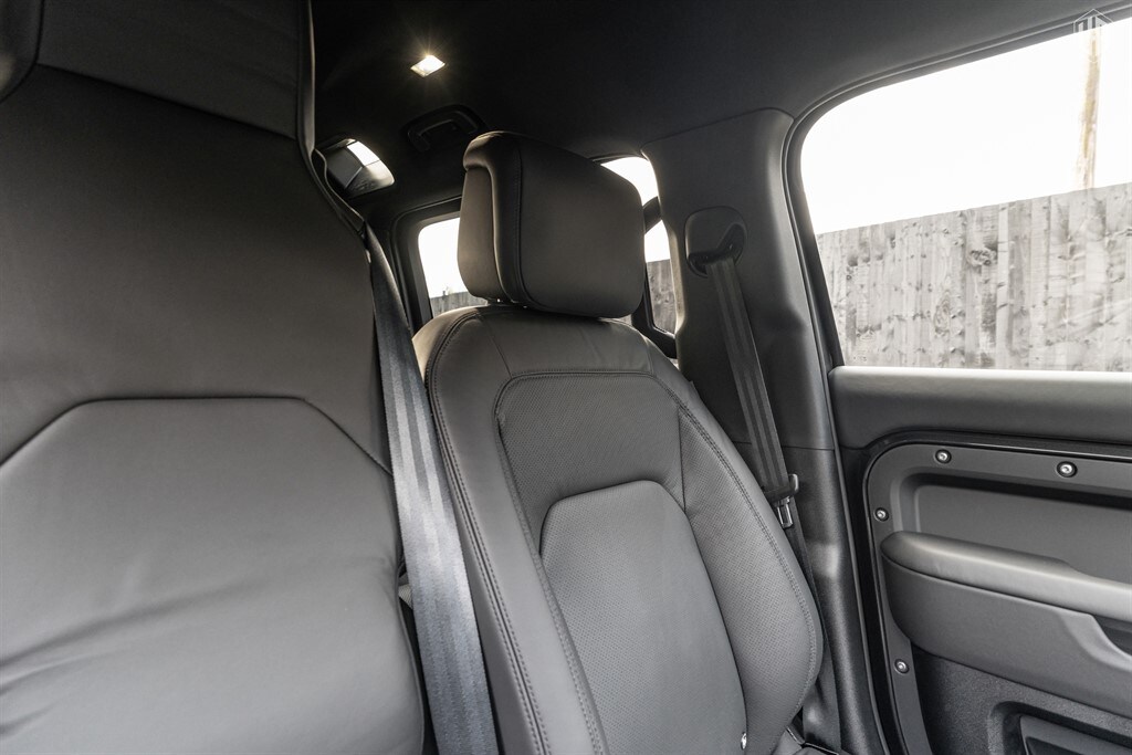 Used Land Rover Defender 110 2025 for sale - 77910091: Photo 38