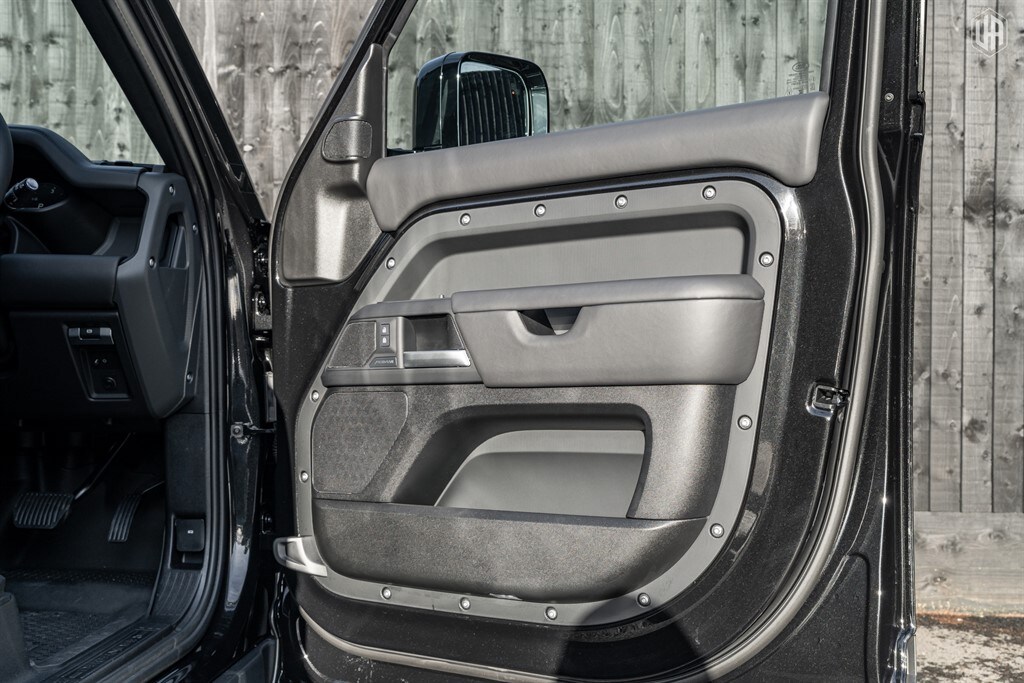 Used Land Rover Defender 110 2026 for sale - 77910085: Photo 32