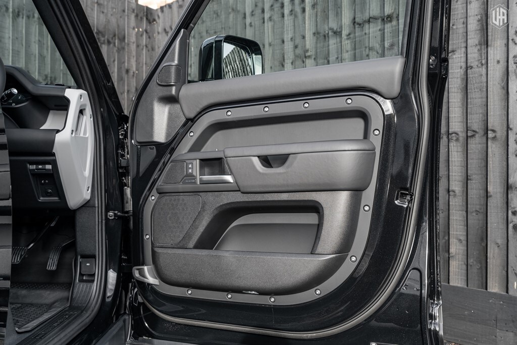 Used Land Rover Defender 110 2025 for sale - 77910113: Photo 32