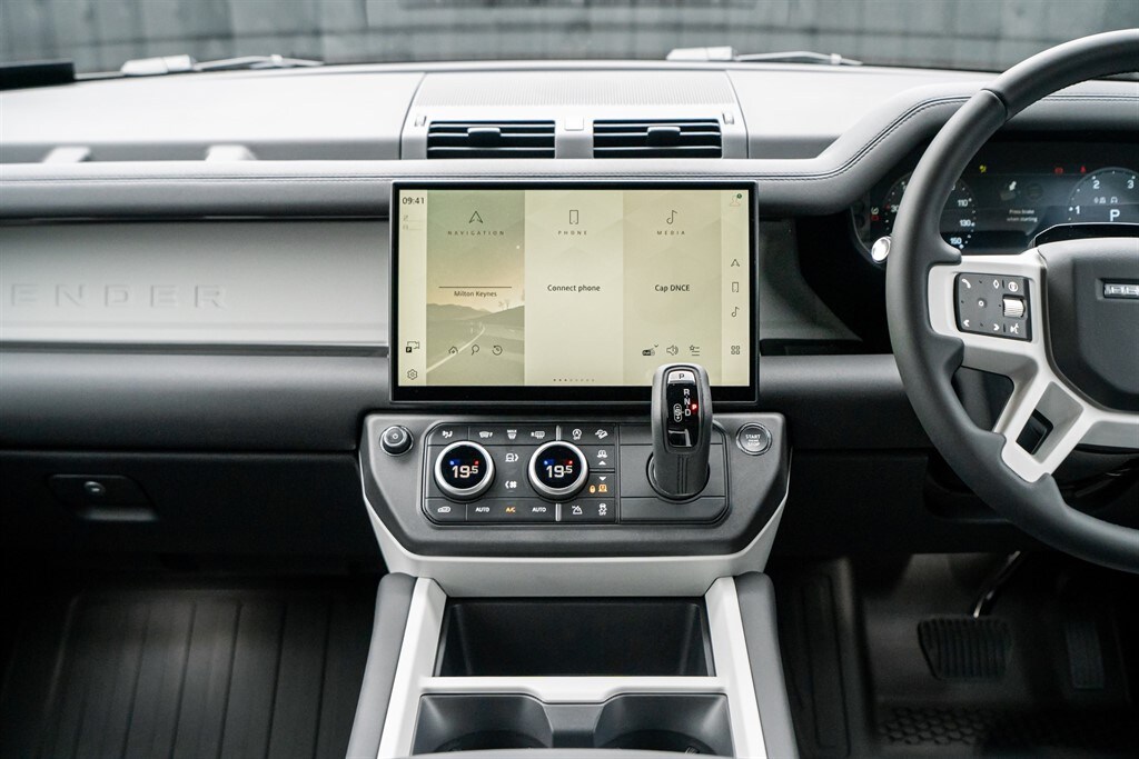 Used Land Rover Defender 110 2026 for sale - 77910081: Photo 24