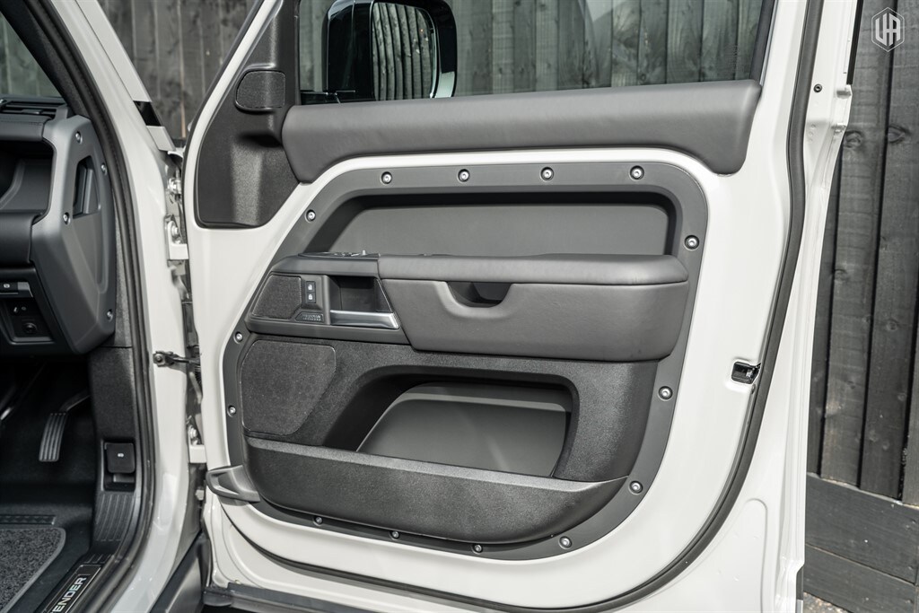 Used Land Rover Defender 110 2026 for sale - 77971957: Photo 31