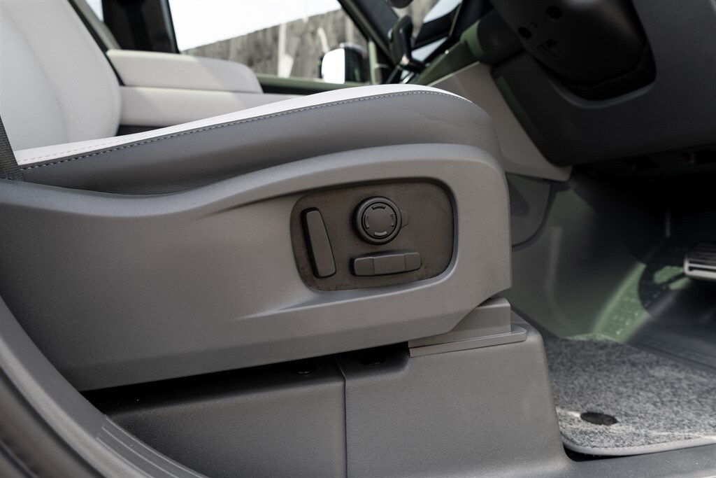 Used Land Rover Defender 110 2026 for sale - 78212168: Photo 40