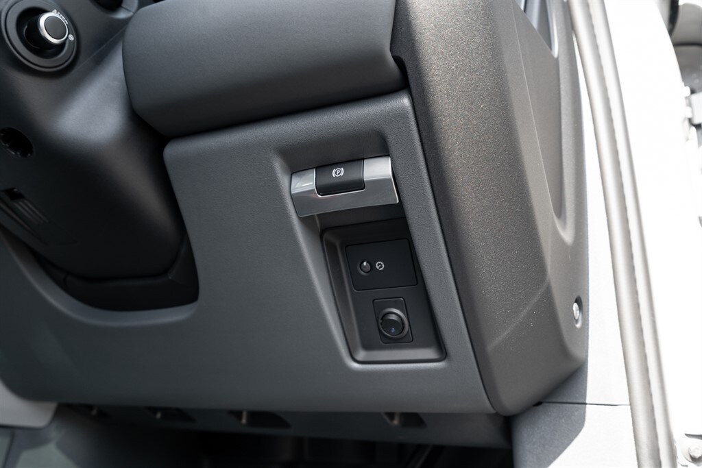 Used Land Rover Defender 110 2026 for sale - 78212168: Photo 41