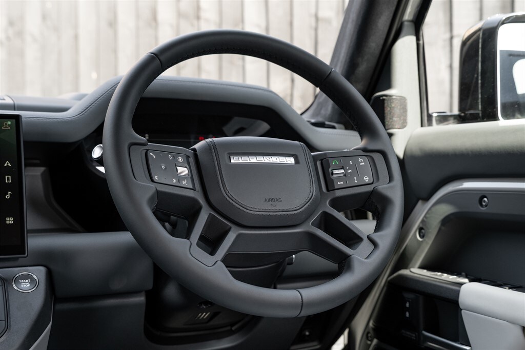 Used Land Rover Defender 110 2026 for sale - 78212168: Photo 46