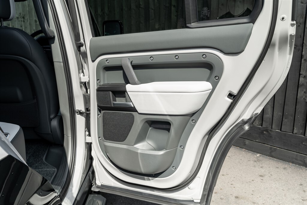 Used Land Rover Defender 110 2026 for sale - 78212168: Photo 60