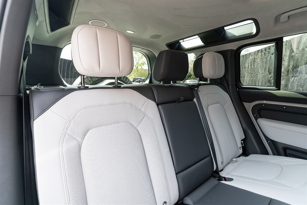 Used Land Rover Defender 110 2026 for sale - 78212168: Photo 61