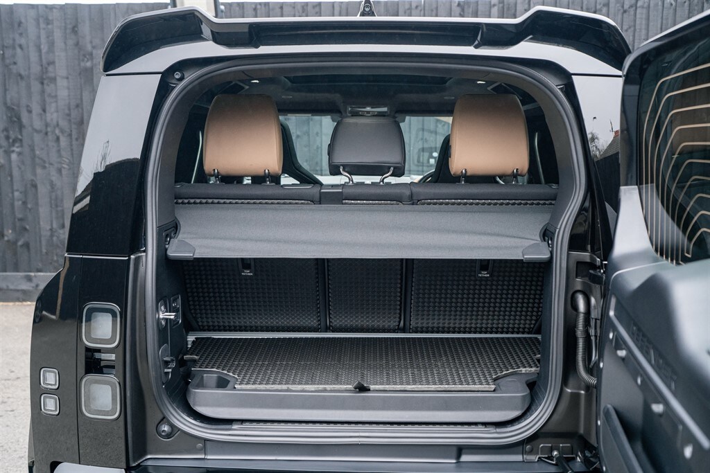 Used Land Rover Defender 90 2026 for sale - 77910116: Photo 16