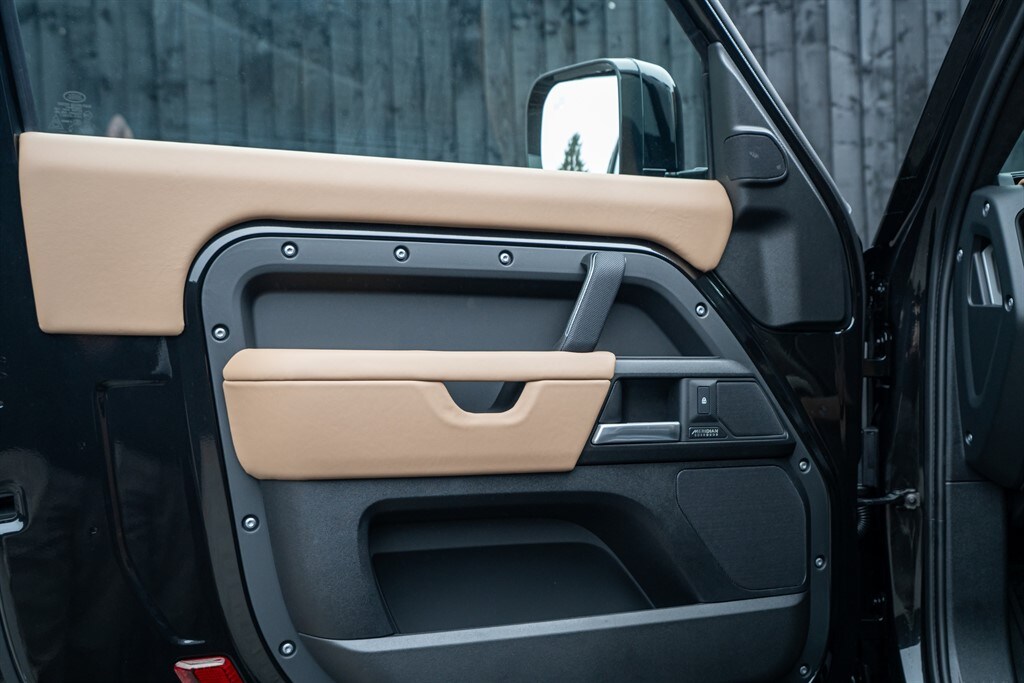 Used Land Rover Defender 90 2026 for sale - 77910116: Photo 21