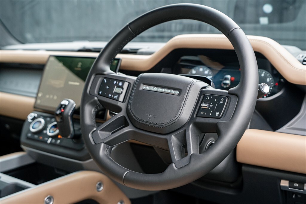 Used Land Rover Defender 90 2026 for sale - 77910116: Photo 23