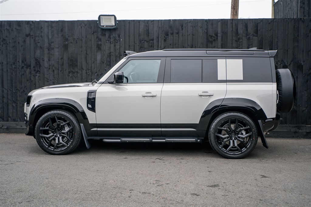 Used Land Rover Defender 110 2026 for sale - 77910080: Photo 3