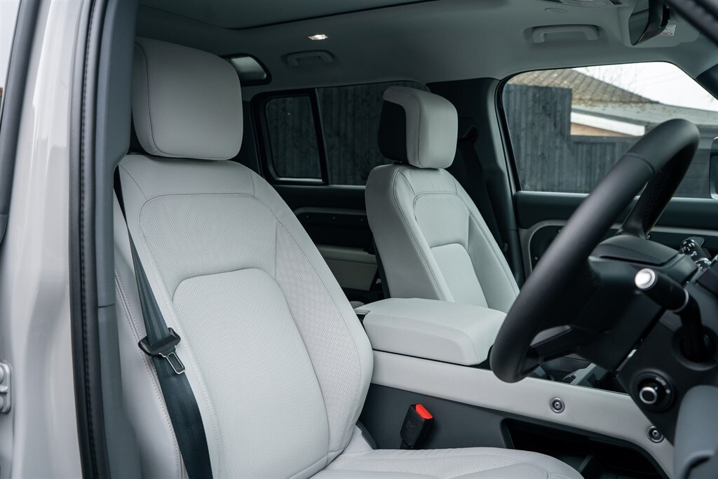 Used Land Rover Defender 110 2026 for sale - 77910080: Photo 8