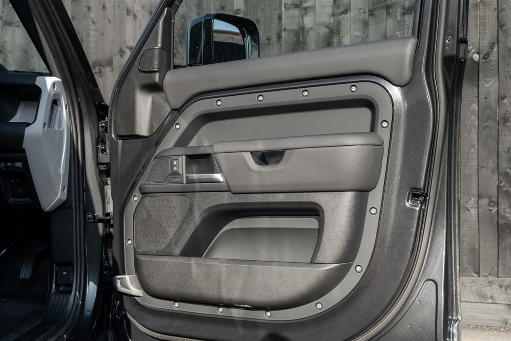 Used Land Rover Defender 110 2026 for sale - 78212167: Photo 29