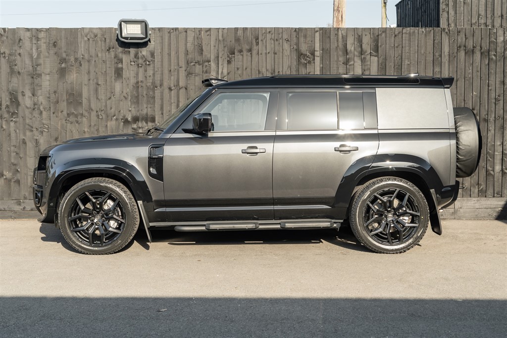 Used Land Rover Defender 110 2026 for sale - 78212167: Photo 3