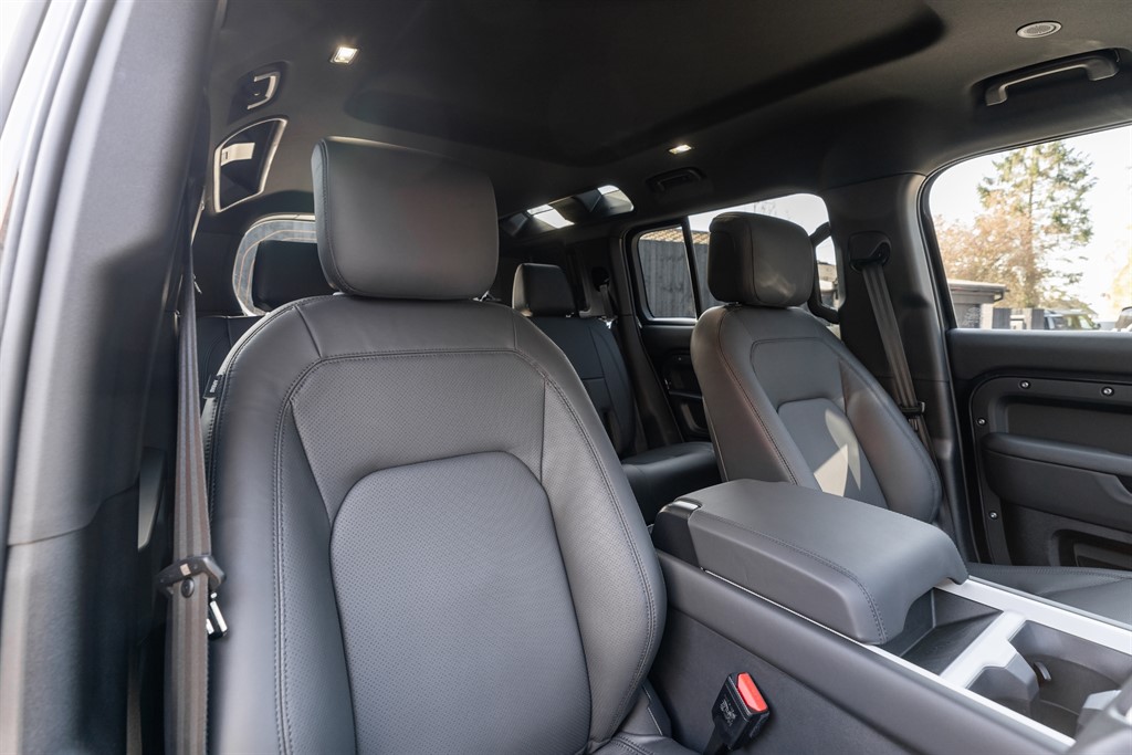 Used Land Rover Defender 110 2026 for sale - 78212167: Photo 33