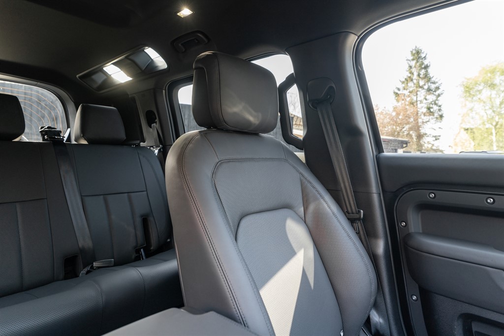 Used Land Rover Defender 110 2026 for sale - 78212167: Photo 34