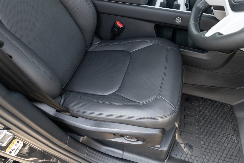 Used Land Rover Defender 110 2026 for sale - 78212167: Photo 35