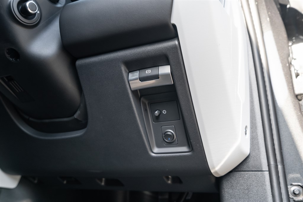 Used Land Rover Defender 110 2026 for sale - 78212167: Photo 37