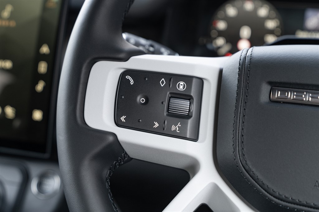 Used Land Rover Defender 110 2026 for sale - 78212167: Photo 40