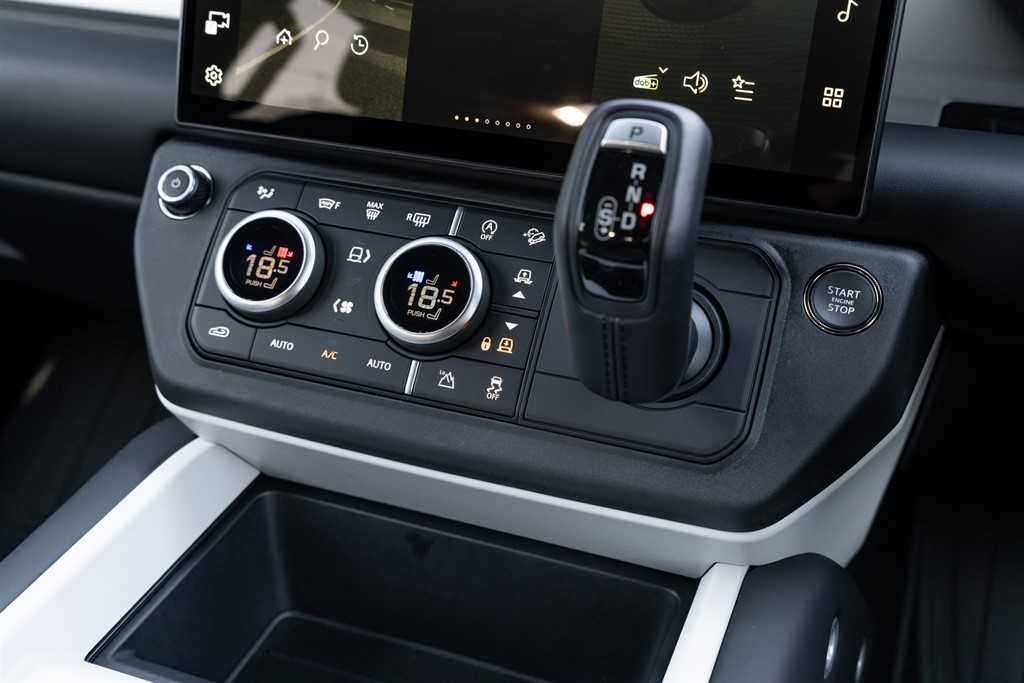 Used Land Rover Defender 110 2026 for sale - 78212167: Photo 48