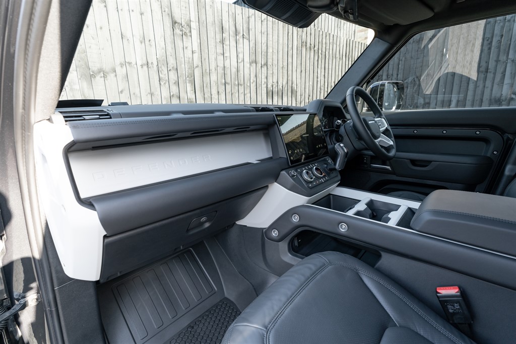 Used Land Rover Defender 110 2026 for sale - 78212167: Photo 6