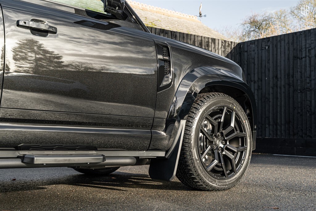 Used Land Rover Defender 110 2025 for sale - 77910110: Photo 17